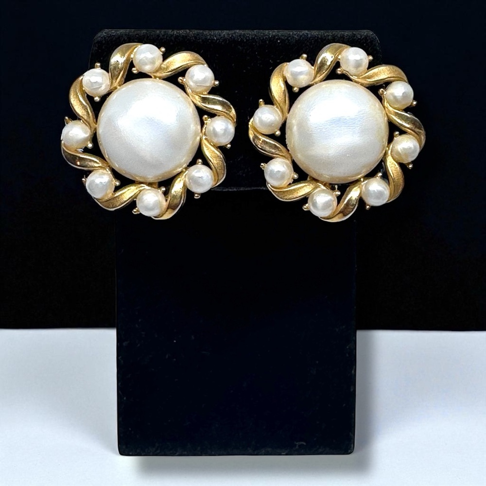 Vintage Trifari Button Pearl & Ribbon Clip On Earrings. Signed, 1 1/8 Inch